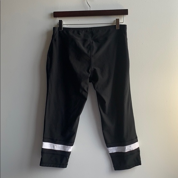 Black Nike Capri Leggings Medium - Picture 4 of 6